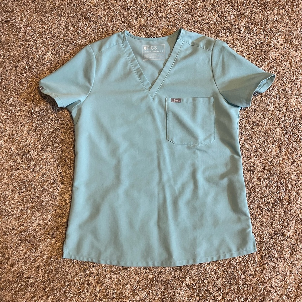 Size small figs scrub top